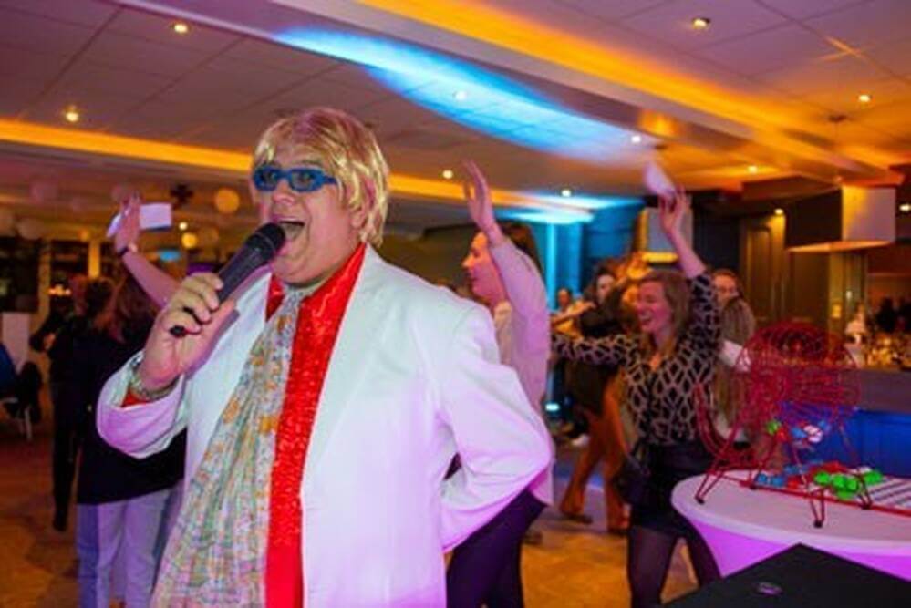 Spelshow met Live Act bij Brasserie Ommerland!
